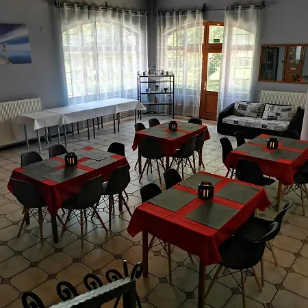 Bed & Breakfast Garden Panzio *