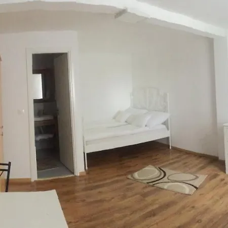 住宿加早餐酒店 Garden Panzio 3*