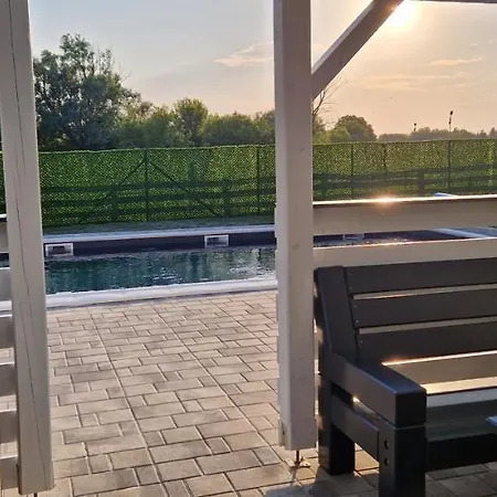 住宿加早餐酒店 Garden Panzio 巴拉顿凯赖斯图尔