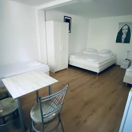 住宿加早餐酒店 Garden Panzio 巴拉顿凯赖斯图尔