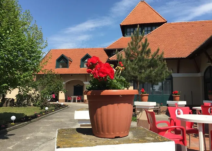 Garden Panzio Bed & Breakfast