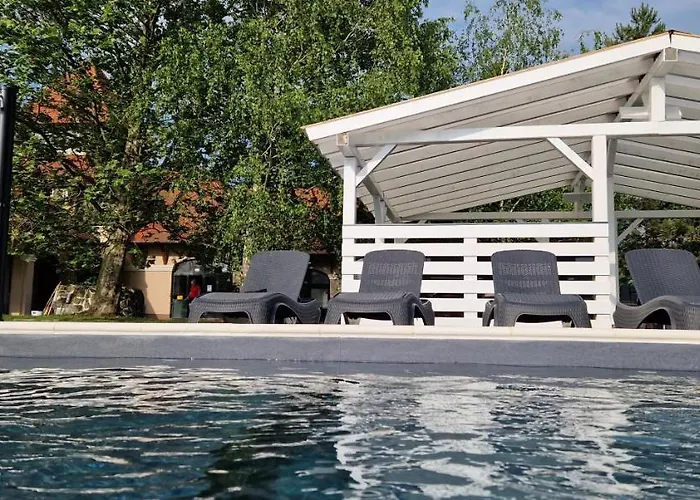 Garden Panzio Bed & Breakfast 3*